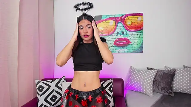 leyah  online show from October 31, 2025, 1:52 pm