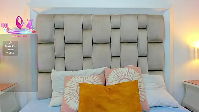 ValerieSoto online show from September 25, 2025, 7:20 pm