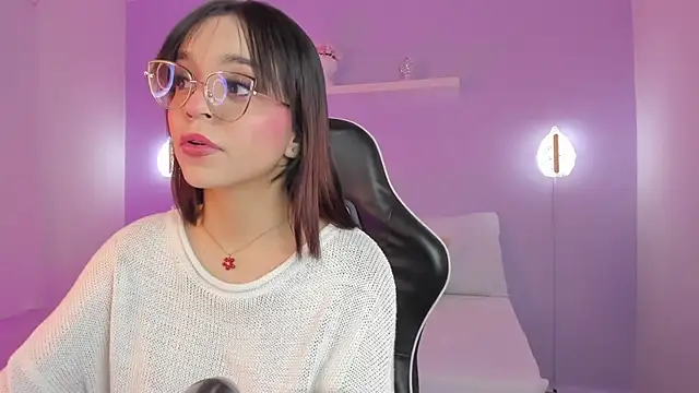 Clara Luu online show from June 13, 2026, 7:56 pm