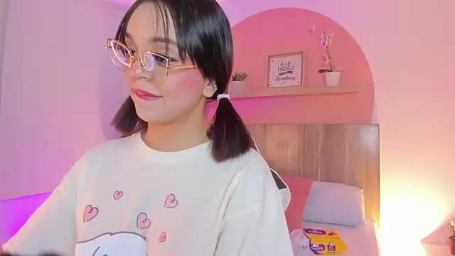 Clara Luu online show from June 16, 2026, 2:33 am