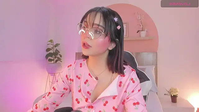 Snapshot of Clara_Luu chatting on July 11, 2026, 2:45 am Clara Luu online show from July 11, 2026, 2:45 am