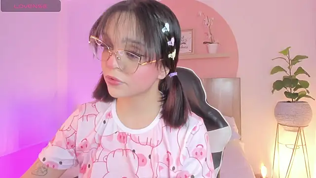 Clara Luu online show from June 23, 2026, 4:43 am