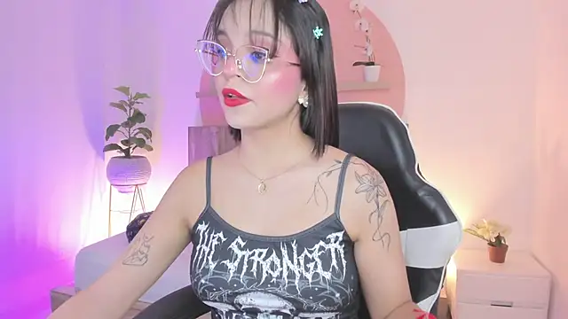 Clara Luu online show from April 25, 2026, 3:20 am