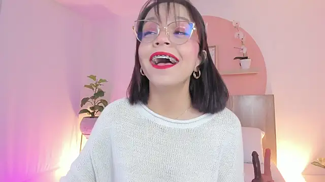 Clara Luu online show from May 6, 2026, 2:48 am