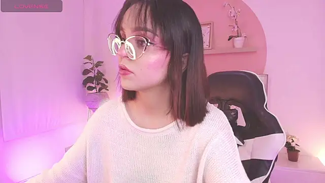 Snapshot of Clara_Luu chatting on July 17, 2026, 2:53 am Clara Luu online show from July 17, 2026, 2:53 am