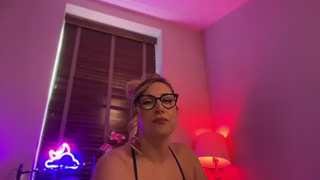MistresssX online show from May 27, 2026, 2:02 pm