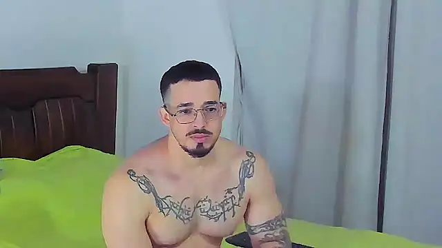 Hunter Hoott online show from November 2, 2025, 12:04 am