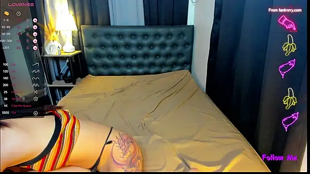 bellamoonlightX online show from October 24, 2025, 8:46 am