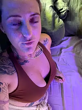 OdetteDelane online show from November 5, 2025, 9:34 am