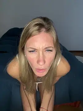 caritadeangellll online show from June 8, 2026, 10:10 pm