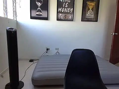 Dollarhot30 online show from November 16, 2025, 1:38 pm