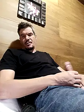 twitshe online show from December 14, 2025, 4:45 pm