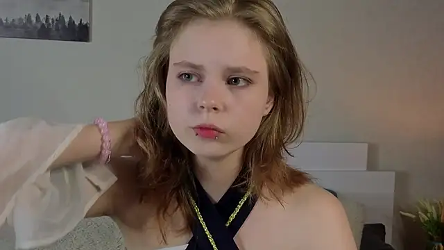 JulietteRain online show from June 10, 2026, 6:31 pm