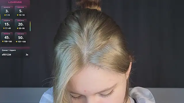 JulietteRain online show from December 17, 2025, 5:18 pm