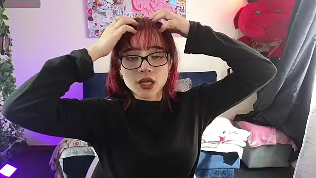 MiaVelvetDoll online show from May 6, 2026, 2:21 pm