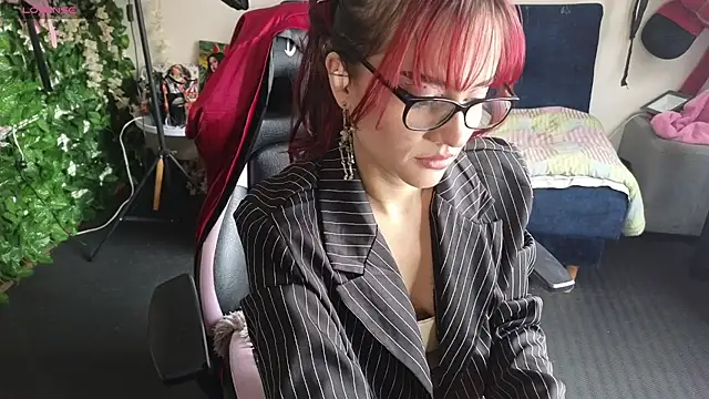 MiaVelvetDoll online show from July 4, 2026, 2:32 pm