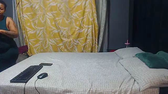 SEXYHUGEASS21 online show from July 6, 2026, 5:25 am