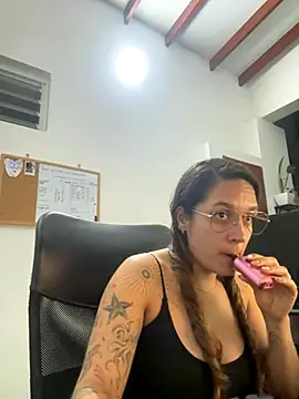 Snapshot of Sophia_House_ chatting on October 20, 2025, 2:13 am Sophia House online show from October 20, 2025, 2:13 am