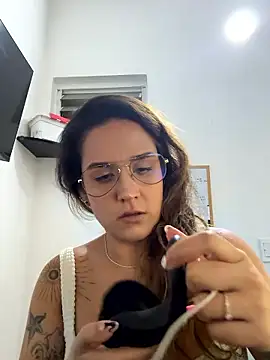 Snapshot of Sophia_House_ chatting on October 21, 2025, 9:36 pm Sophia House online show from October 21, 2025, 9:36 pm