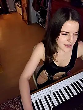 BelleFelicitas online show from November 14, 2025, 5:16 pm