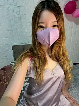 yuuhichan online show from June 25, 2026, 6:24 pm