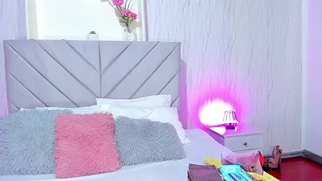 Victoria Guzman online show from October 13, 2025, 1:34 pm