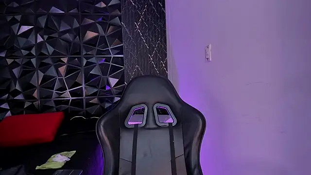 Snapshot of ChannelWhite_ chatting on March 4, 2026, 9:22 pm ChannelWhite online show from March 4, 2026, 9:22 pm