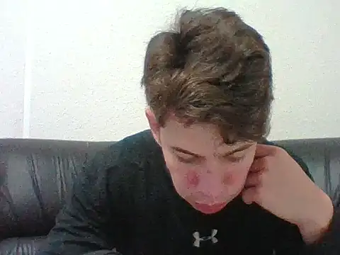 Maxtaylor18 online show from November 4, 2025, 10:02 pm