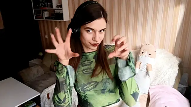 MoNTh JULY online show from March 6, 2026, 1:06 pm