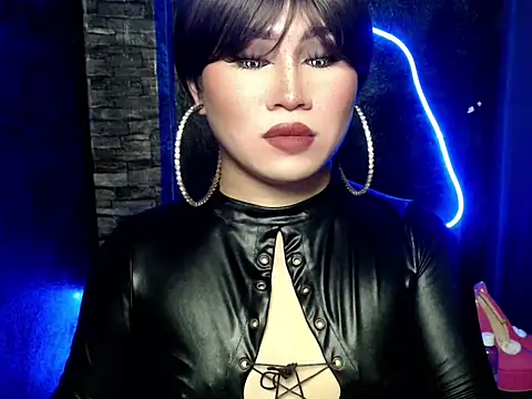 pretty lassy online show from October 15, 2025, 4:48 pm