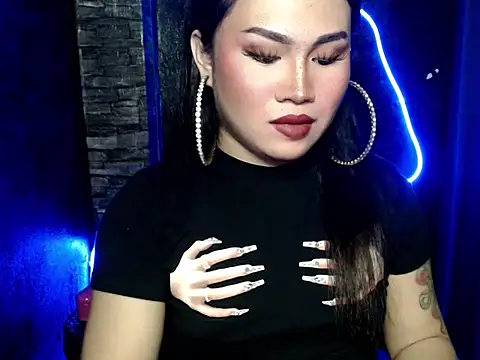 pretty lassy online show from October 13, 2025, 11:56 am