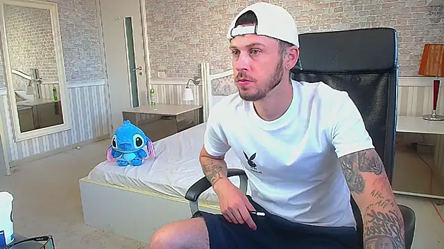 JonahShaw online show from July 14, 2026, 4:17 am