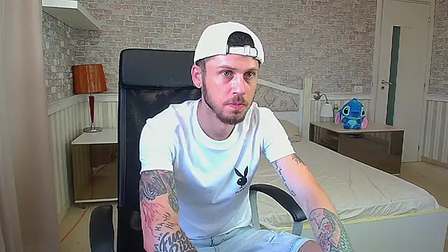 JonahShaw online show from July 17, 2026, 4:43 am