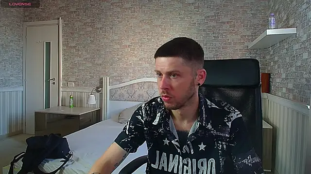 JonahShaw online show from June 26, 2026, 4:29 am