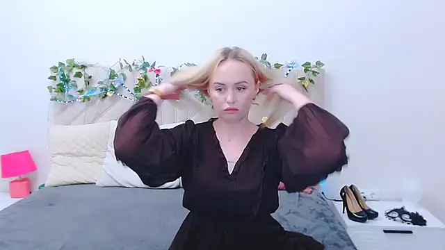 LiluMoon   online show from April 21, 2026, 4:02 pm