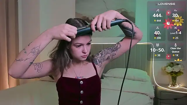 Lisa Blossom online show from November 14, 2025, 6:06 am