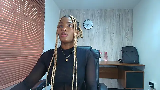 ArianaBeake online show from October 21, 2025, 12:48 pm