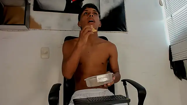 tyler twink boy online show from September 10, 2025, 1:21 pm