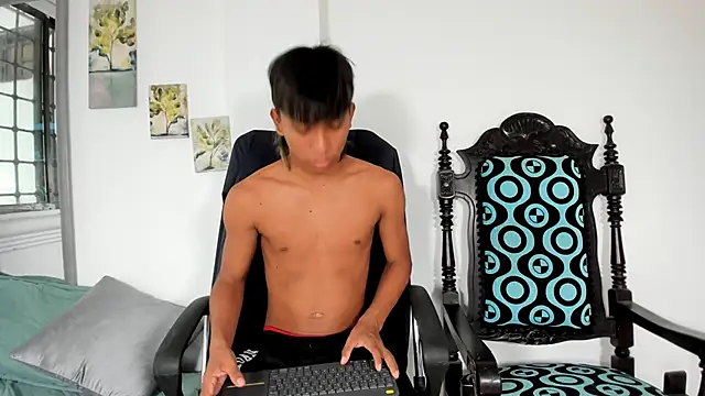 Snapshot of tyler_twink_boy chatting on March 12, 2026, 1:59 pm tyler twink boy online show from March 12, 2026, 1:59 pm