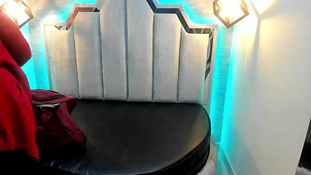  Emily rosee  online show from October 6, 2025, 11:22 am