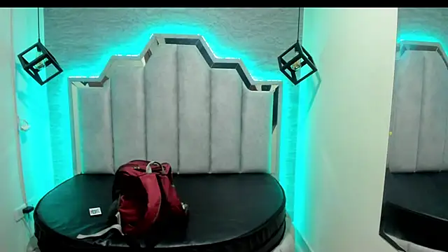  Emily rosee  online show from October 7, 2025, 11:22 am