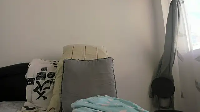 Sarah-w online show from July 25, 2026, 1:28 pm