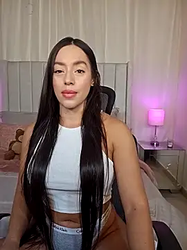 AriadnaTaylor online show from May 3, 2026, 1:04 pm