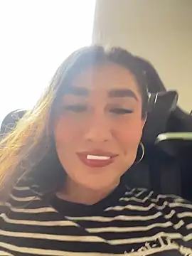 Isa Villamarin online show from October 17, 2025, 3:14 pm