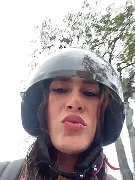 Isa Villamarin online show from October 10, 2025, 2:29 pm