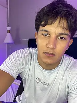 Leo Savage  online show from October 5, 2025, 3:41 am