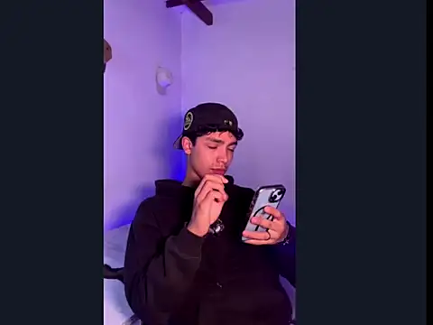 Andrew twink18s online show from February 19, 2026, 4:42 am