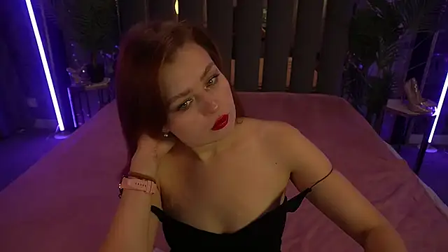 RedDoll  online show from October 14, 2025, 3:45 pm