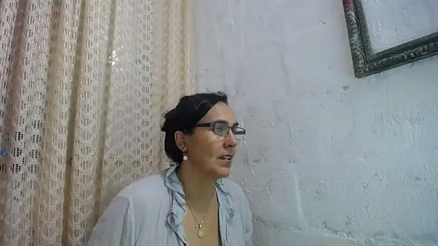 gabbyparker  online show from January 5, 2026, 10:35 pm