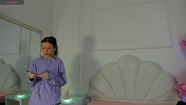 Cloedurant online show from October 10, 2025, 7:47 pm